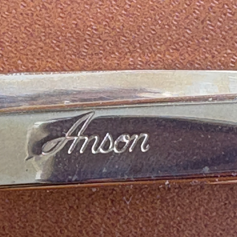 Anson signed vintage tie tack and cuff link set - Picture 3 of 5